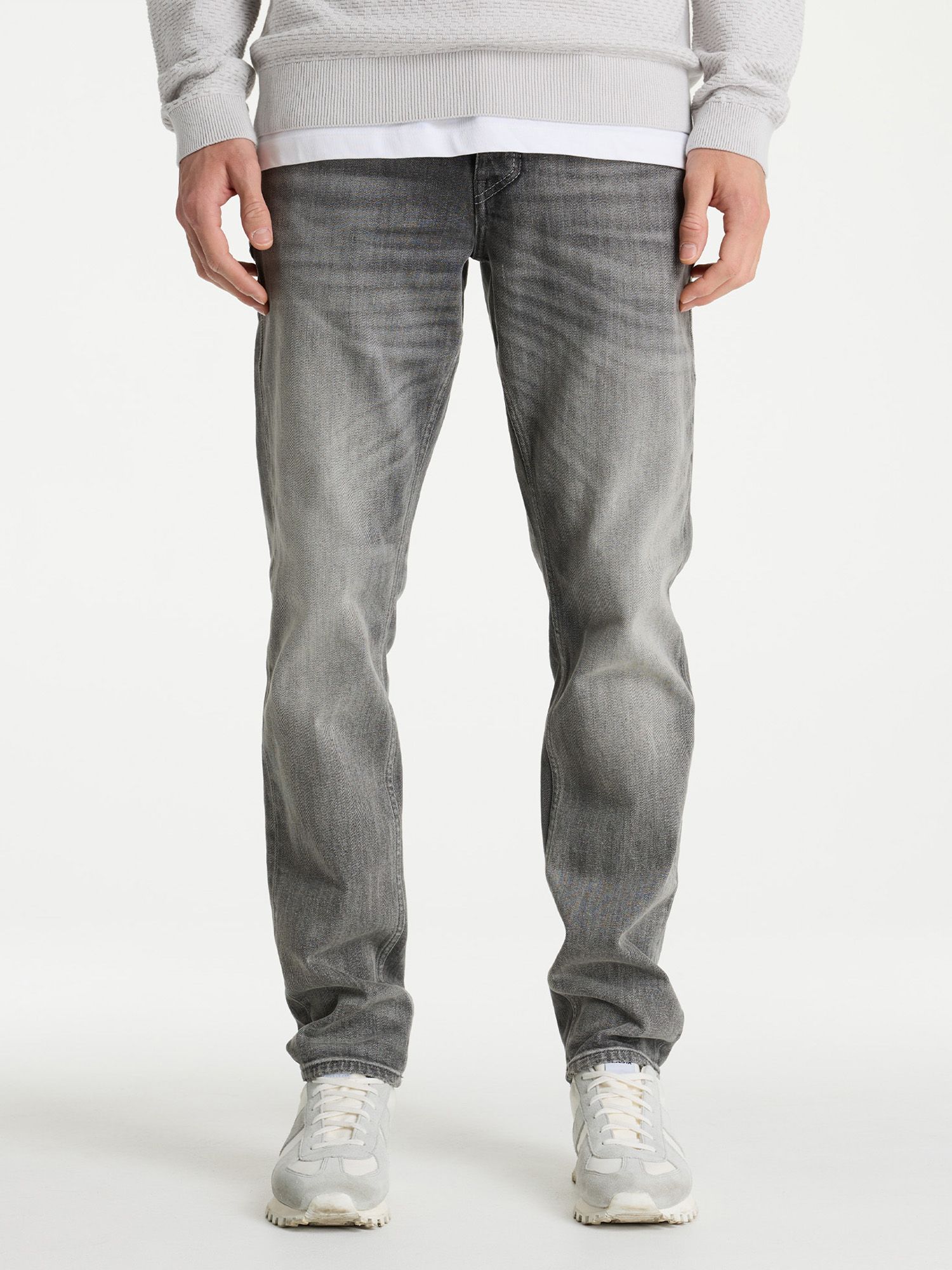 CHASIN' Jeans Evan Rush