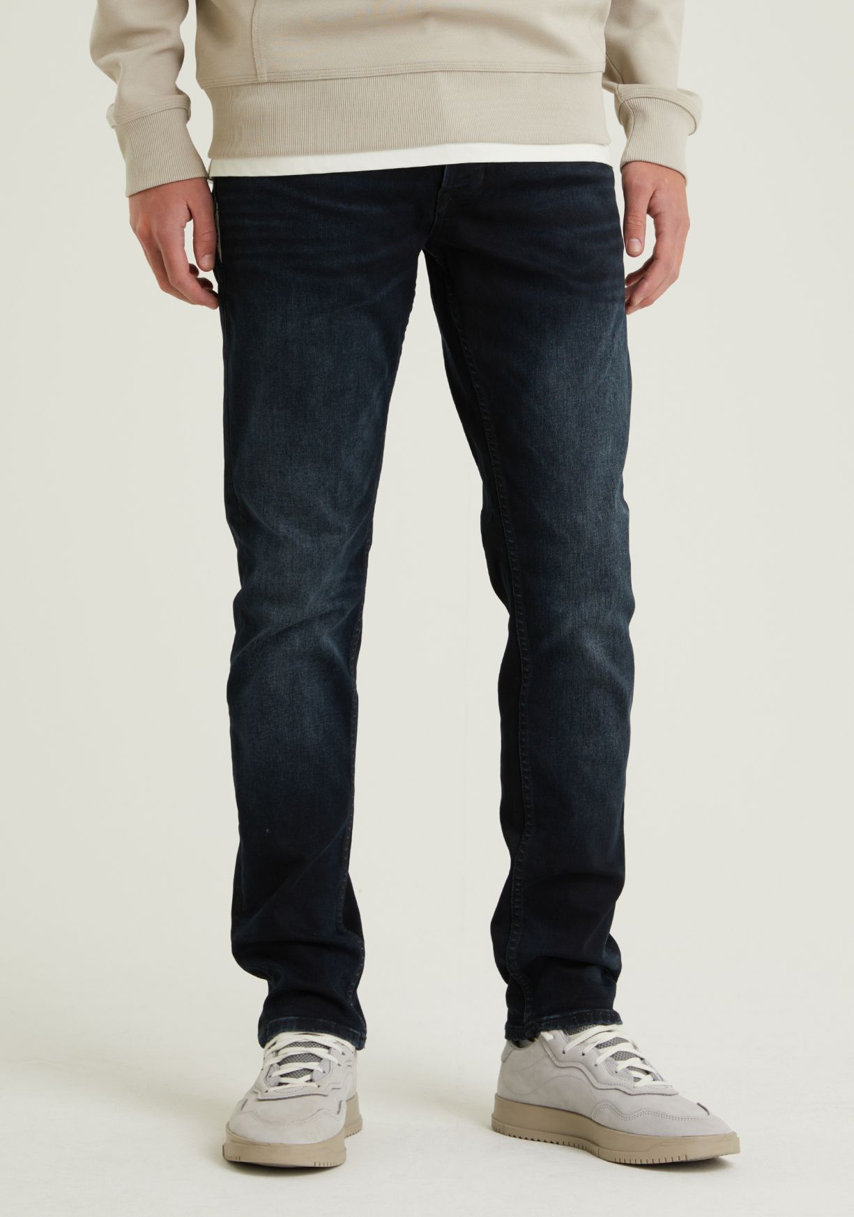 Tapered fit outlet jeans online