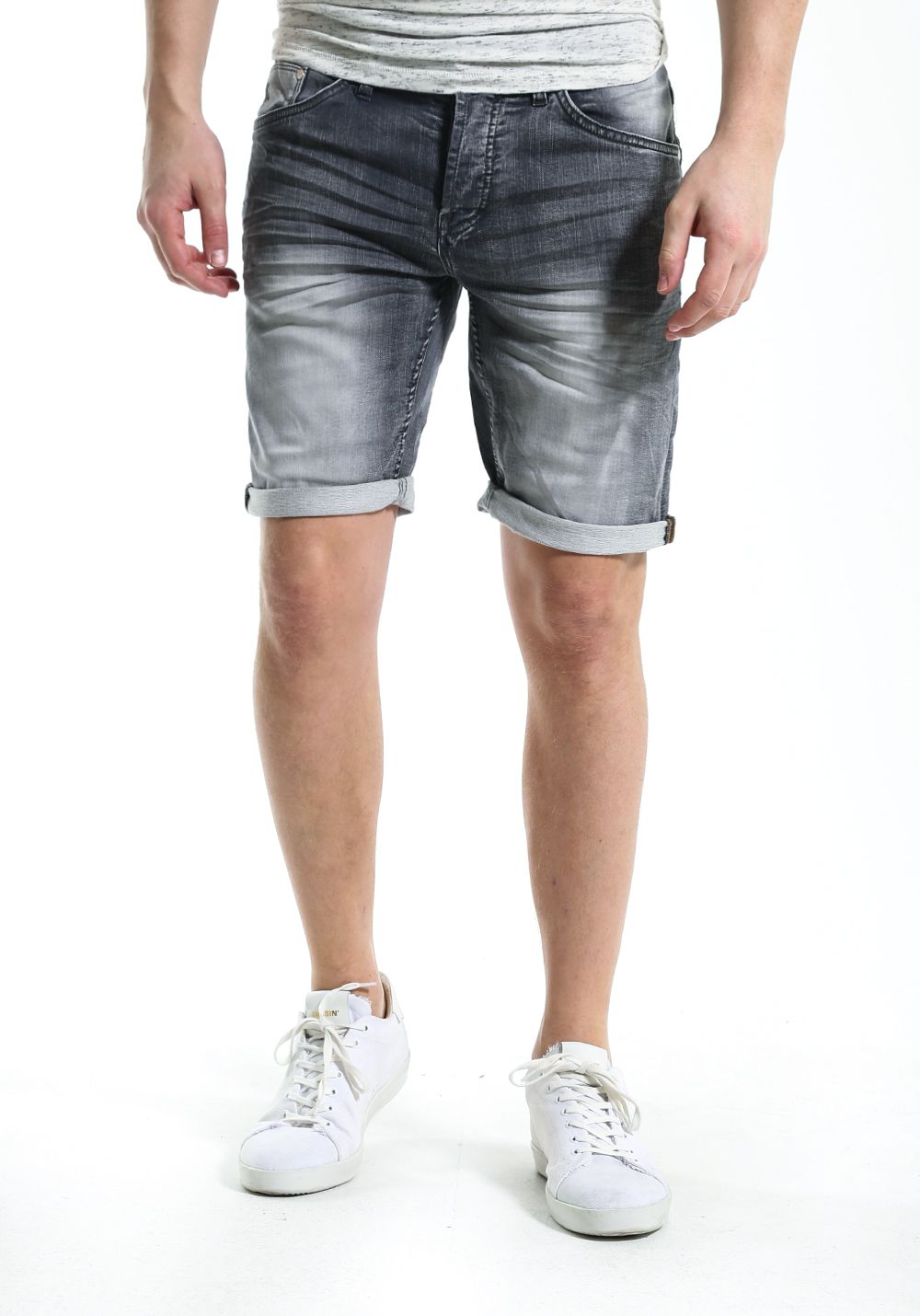 IGGY.S\u003eWEEL Shorts - Chasin' EN