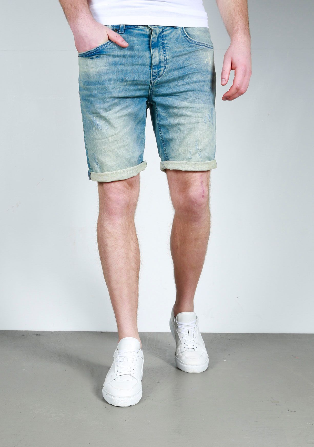 CHASIN' SKINNY Shorts - Score