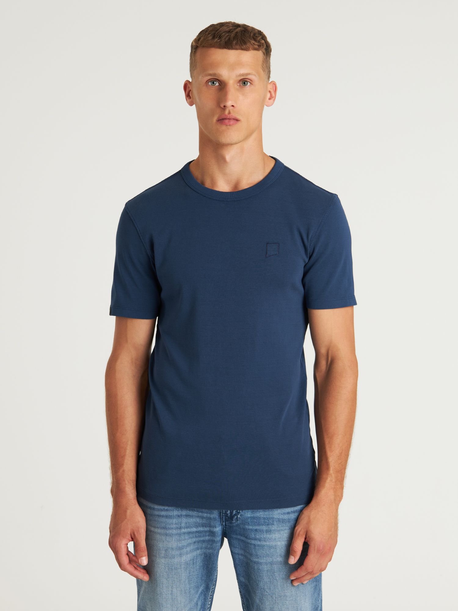 CHASIN' T-Shirts Base