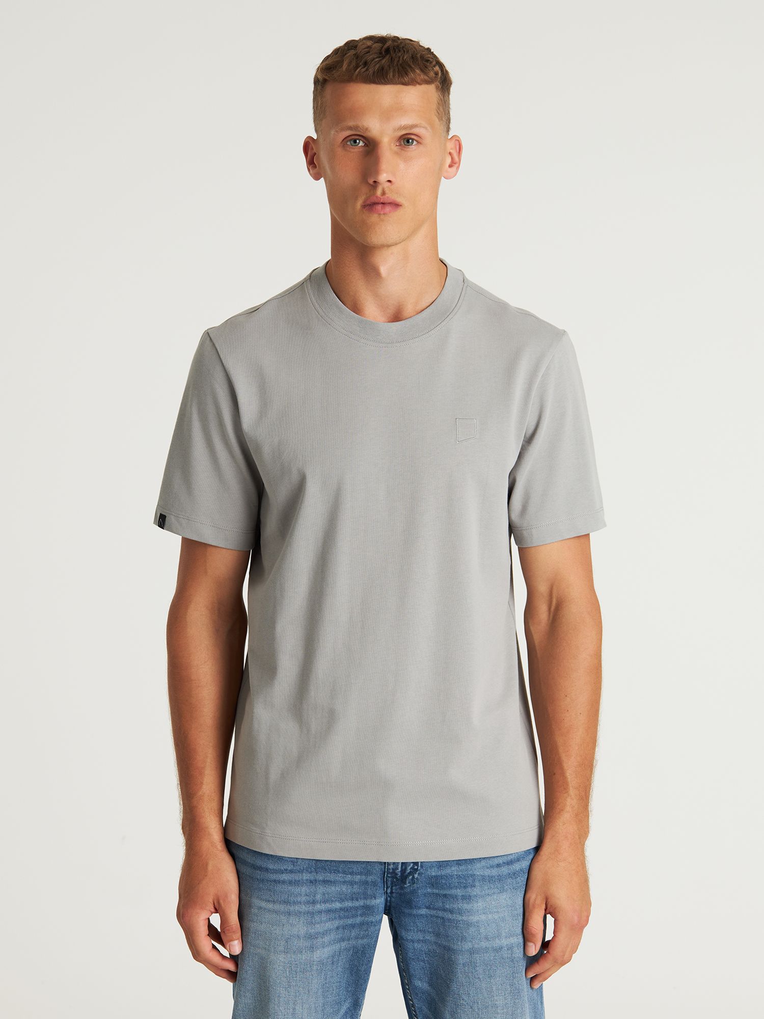 CHASIN' T-Shirts Brace
