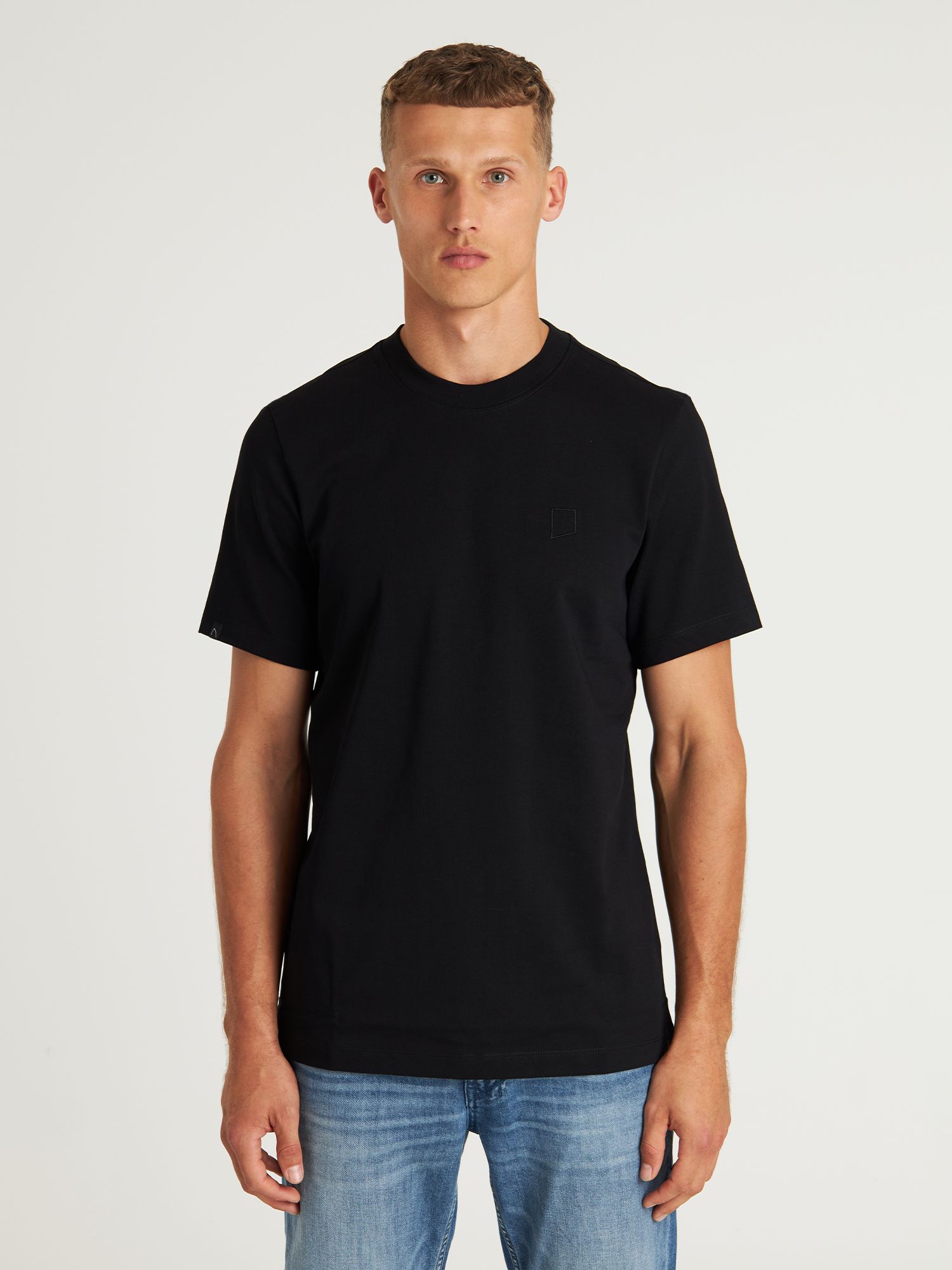 CHASIN' T-Shirts Brace