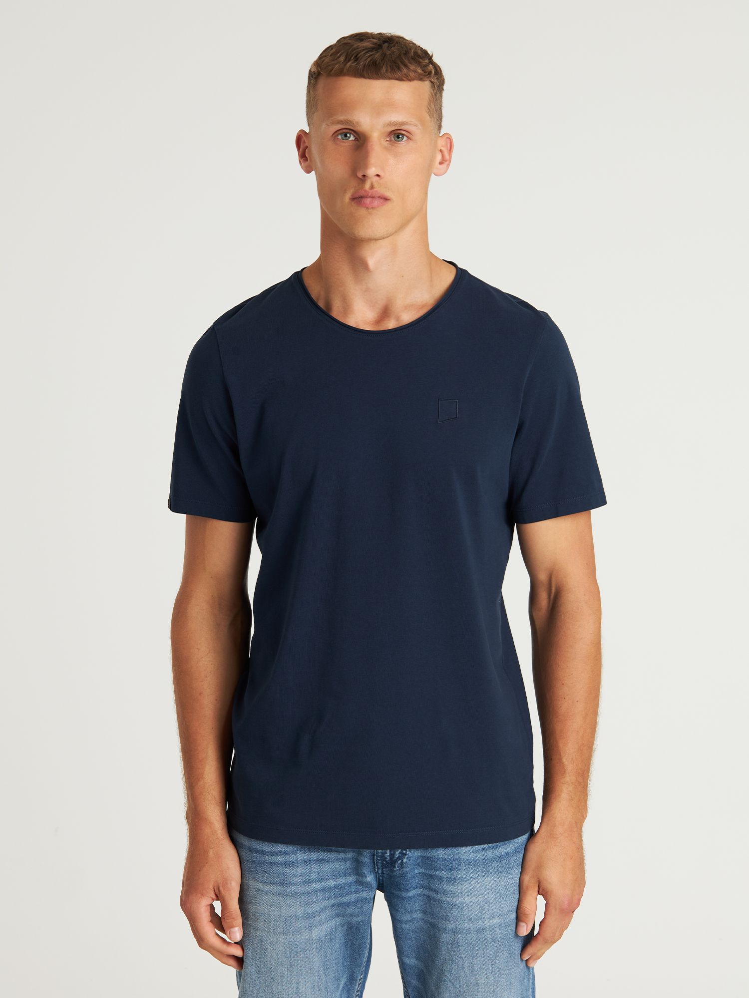 CHASIN' T-Shirts Expand-B